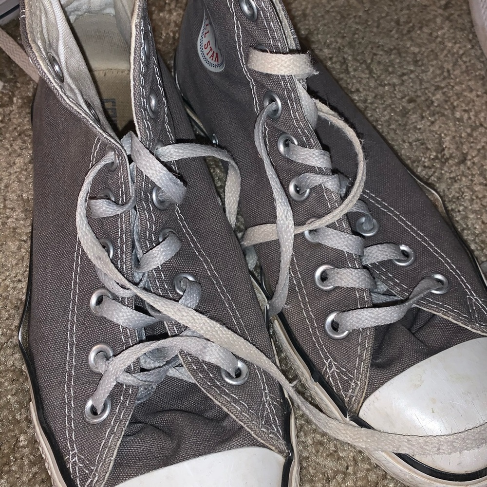 grey converse chuck taylor’s